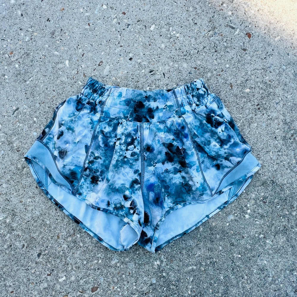 COPY - Lululemon Hotty Hot Shorts Sz 0 2.5” inseam; Kaleidoscope Multi Blue